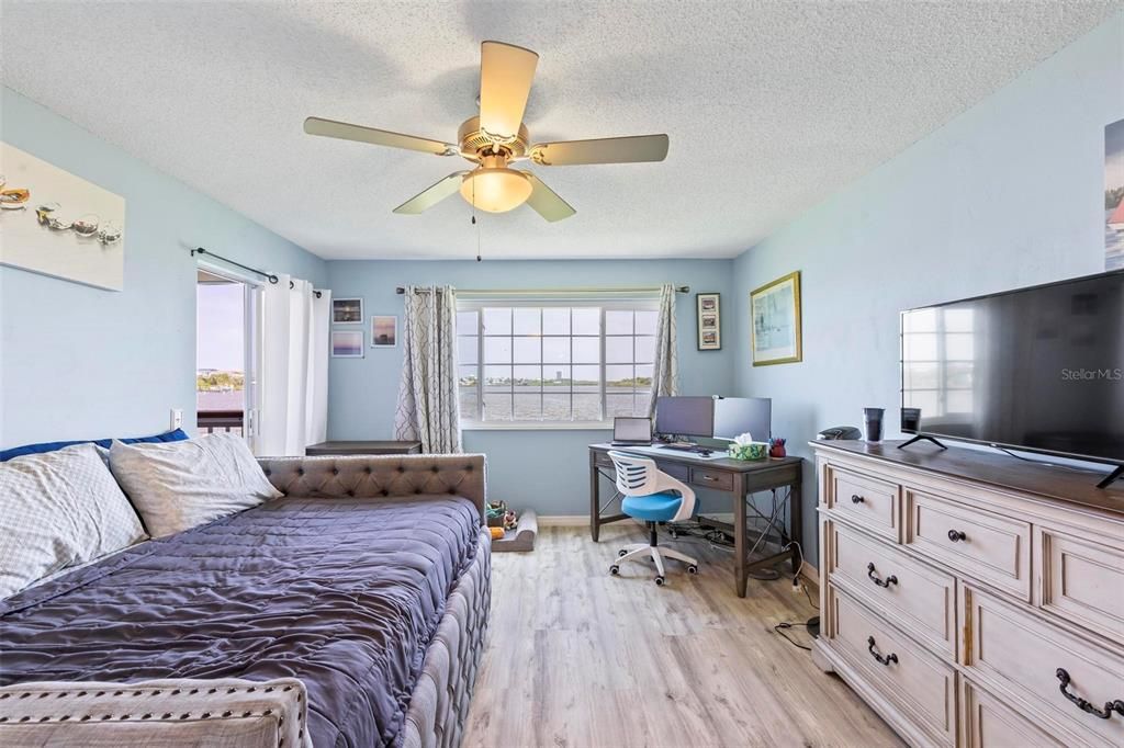 For Sale: $344,900 (2 beds, 2 baths, 1140 Square Feet)