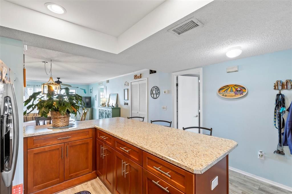 For Sale: $344,900 (2 beds, 2 baths, 1140 Square Feet)