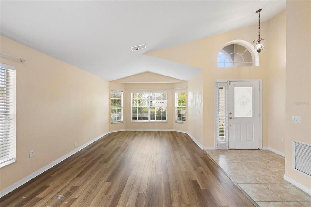 Laminate flooring & ceramic tile foyer