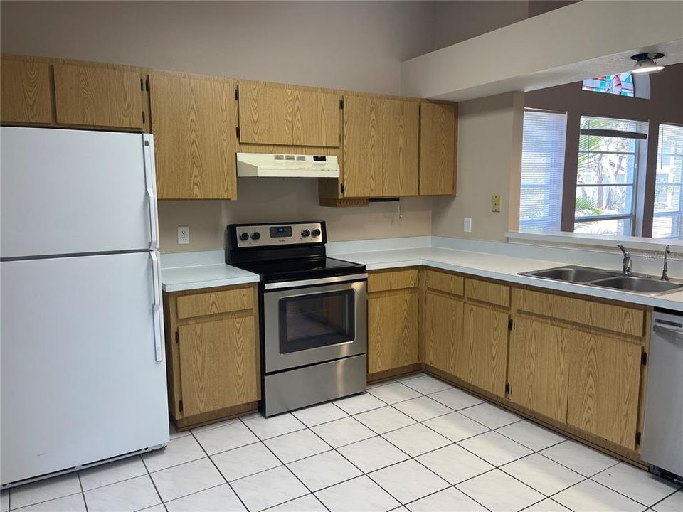 Active With Contract: $1,695 (3 beds, 2 baths, 1239 Square Feet)