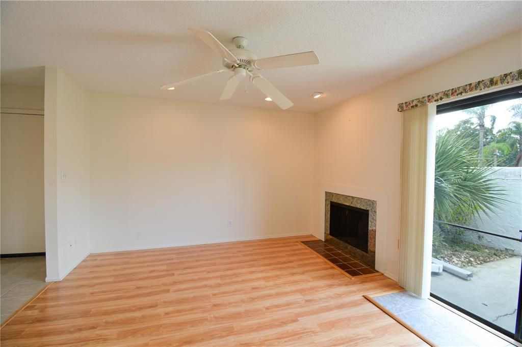 Active With Contract: $155,000 (1 beds, 1 baths, 730 Square Feet)