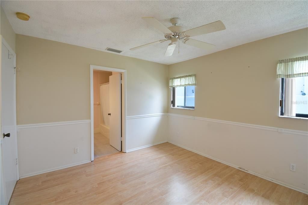 For Sale: $155,000 (1 beds, 1 baths, 730 Square Feet)