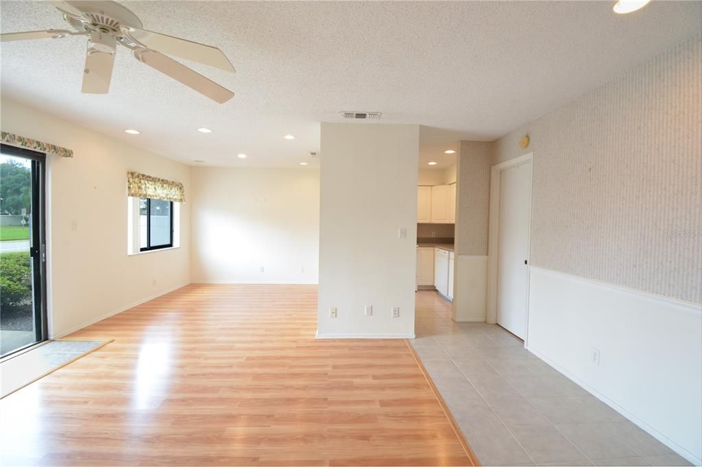 Active With Contract: $155,000 (1 beds, 1 baths, 730 Square Feet)