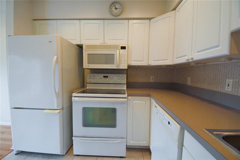 For Sale: $155,000 (1 beds, 1 baths, 730 Square Feet)