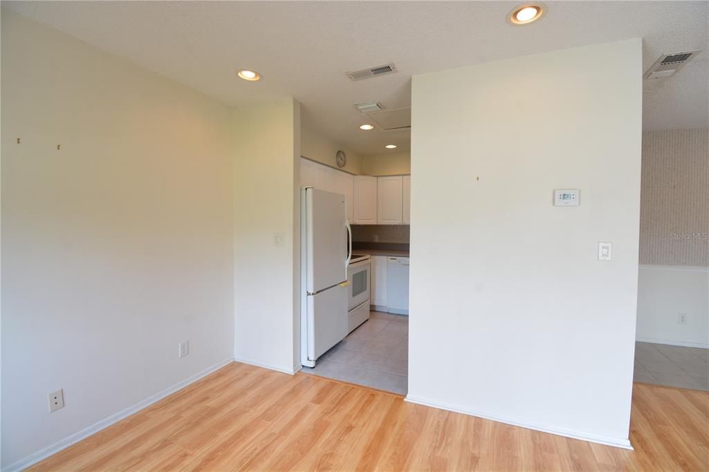 For Sale: $155,000 (1 beds, 1 baths, 730 Square Feet)