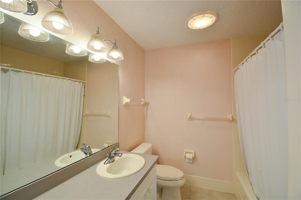 Active With Contract: $155,000 (1 beds, 1 baths, 730 Square Feet)