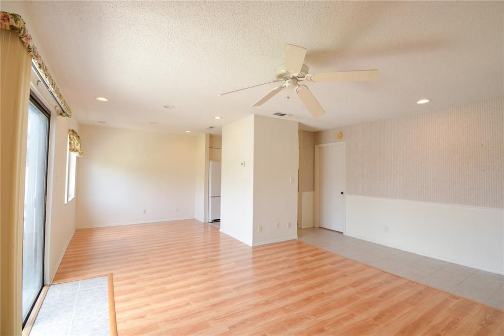 Active With Contract: $155,000 (1 beds, 1 baths, 730 Square Feet)