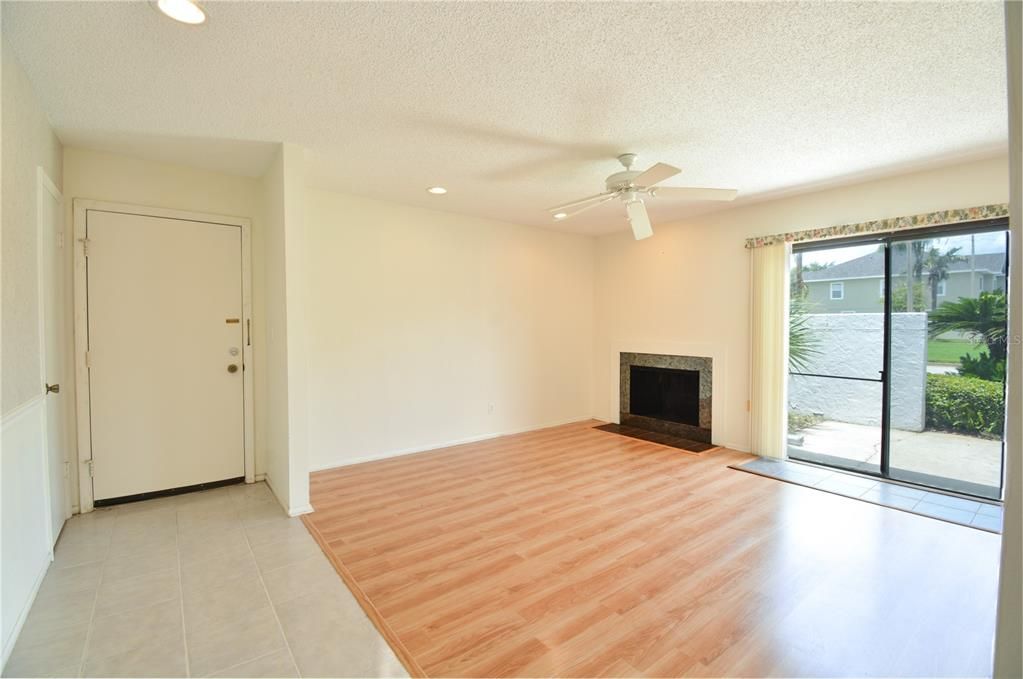 Active With Contract: $155,000 (1 beds, 1 baths, 730 Square Feet)