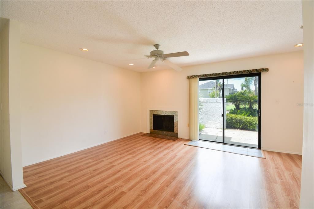 Active With Contract: $155,000 (1 beds, 1 baths, 730 Square Feet)