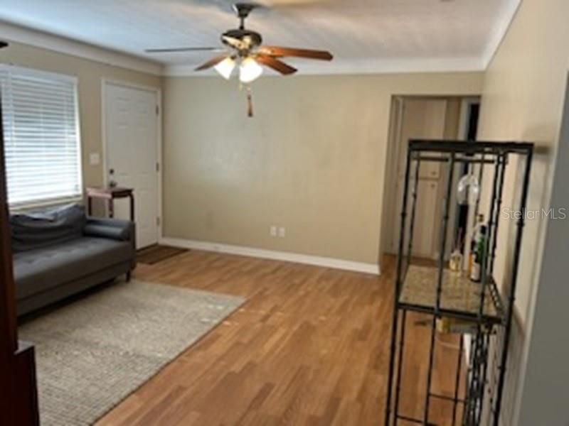 Active With Contract: $1,600 (2 beds, 1 baths, 658 Square Feet)