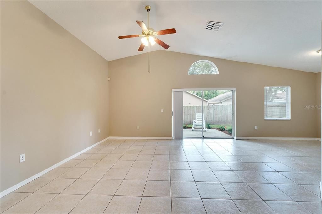 Active With Contract: $319,000 (3 beds, 2 baths, 1433 Square Feet)