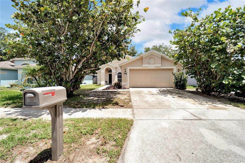 Active With Contract: $319,000 (3 beds, 2 baths, 1433 Square Feet)