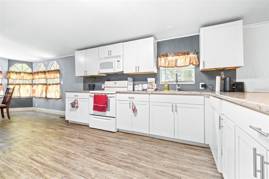 For Sale: $289,900 (3 beds, 2 baths, 1560 Square Feet)