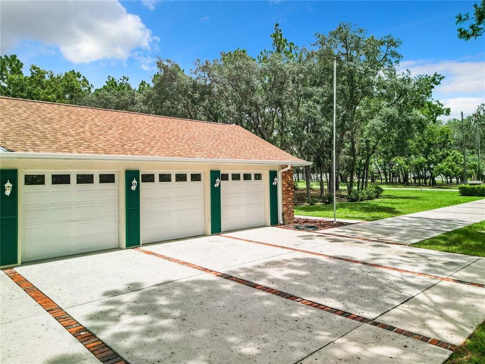 For Sale: $697,000 (3 beds, 3 baths, 3443 Square Feet)