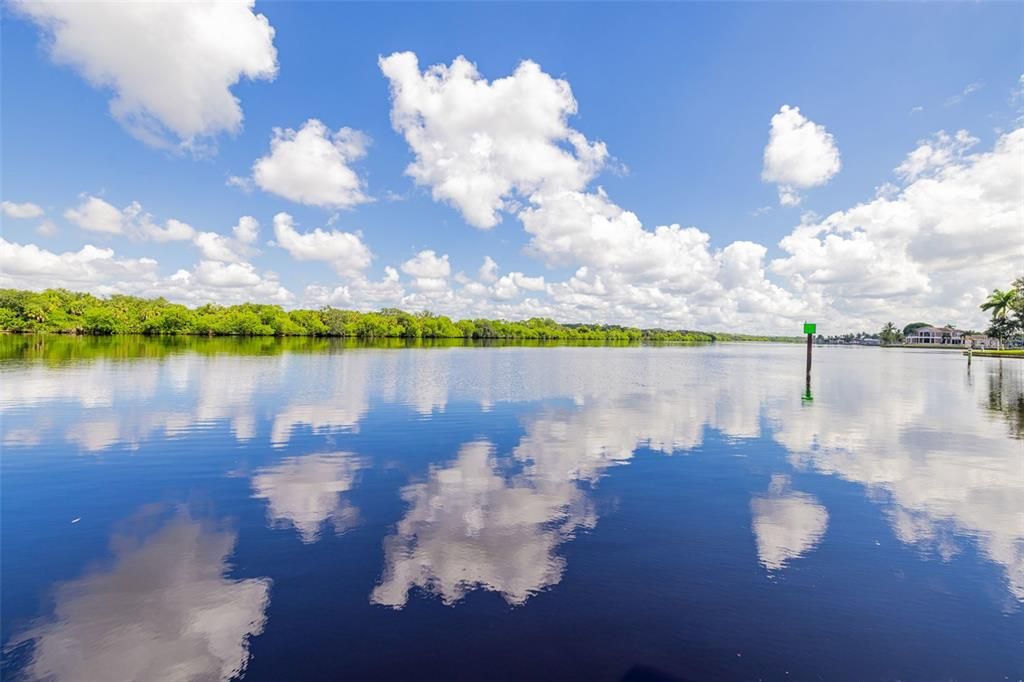 For Sale: $989,000 (3 beds, 3 baths, 2733 Square Feet)