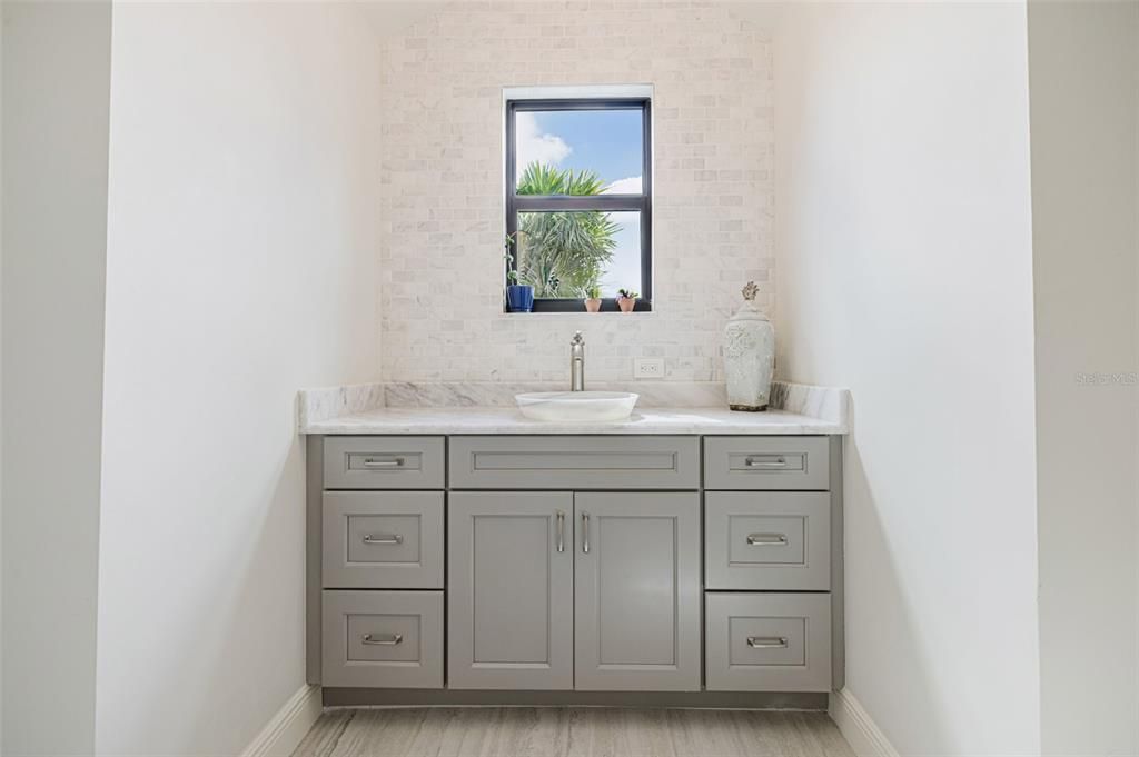 For Sale: $989,000 (3 beds, 3 baths, 2733 Square Feet)