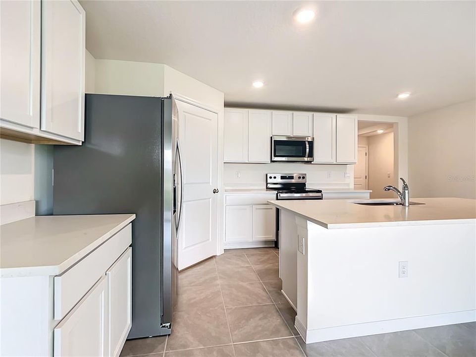 Active With Contract: $1,999 (4 beds, 2 baths, 1828 Square Feet)