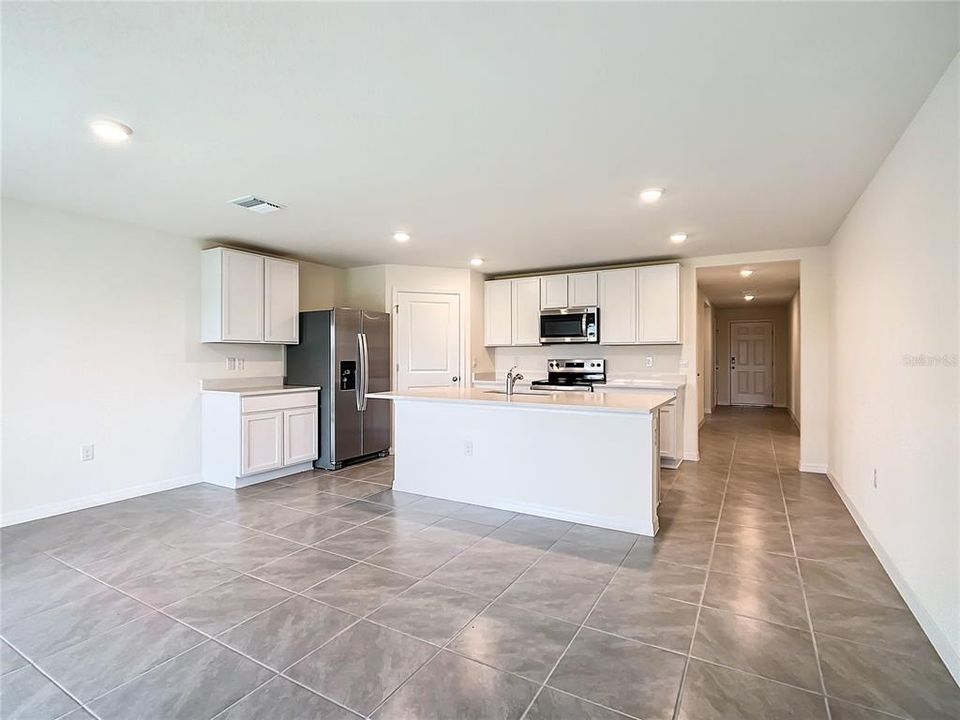 Active With Contract: $1,999 (4 beds, 2 baths, 1828 Square Feet)