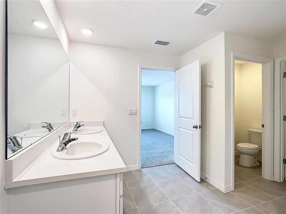 Active With Contract: $1,999 (4 beds, 2 baths, 1828 Square Feet)