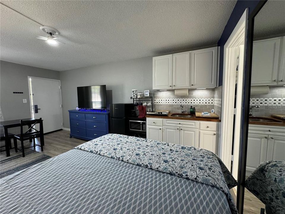 For Sale: $149,000 (1 beds, 1 baths, 348 Square Feet)