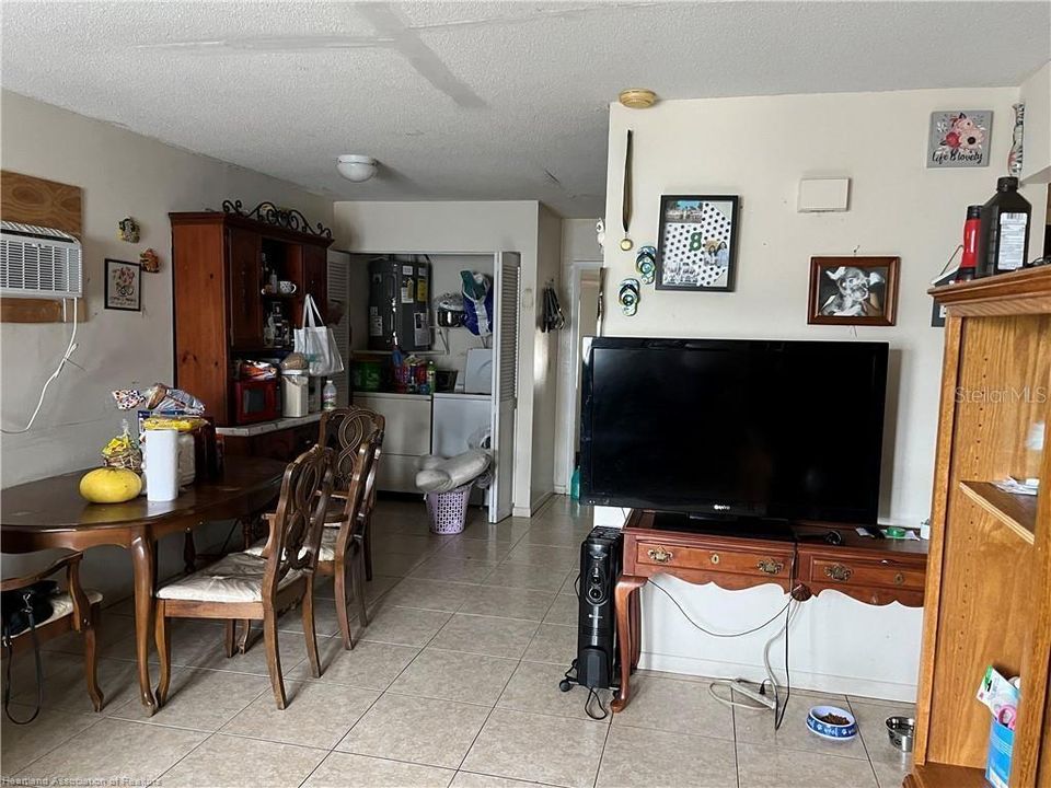 En Venta: $250,000 (4 camas, 2 baños, 1568 Pies cuadrados)