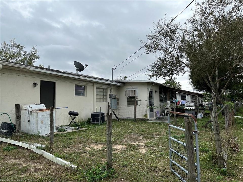 For Sale: $250,000 (4 beds, 2 baths, 1568 Square Feet)