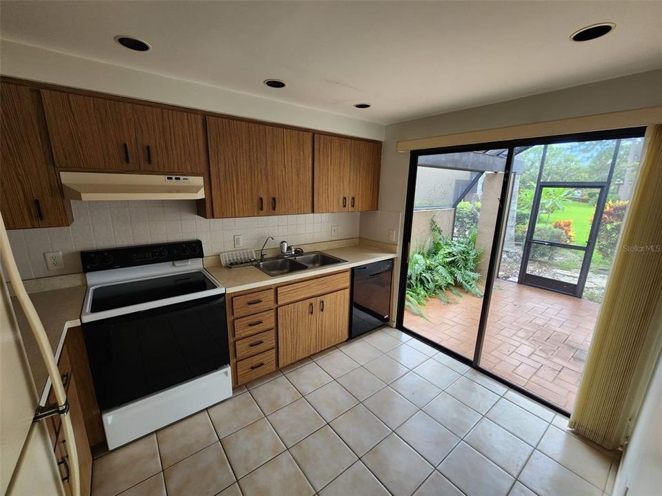 For Sale: $247,000 (2 beds, 2 baths, 1239 Square Feet)