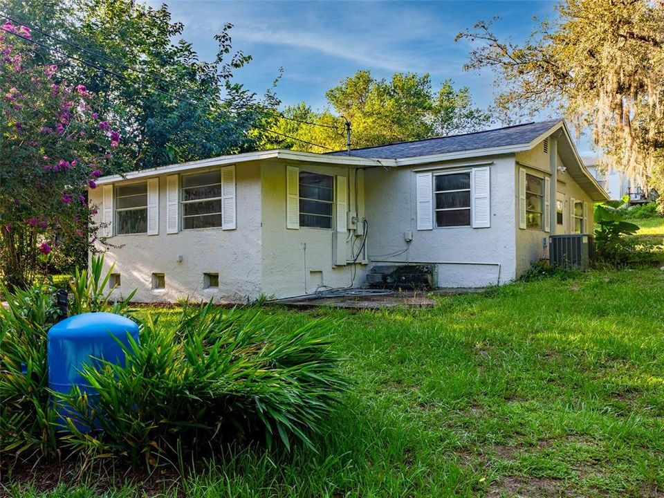 For Sale: $189,000 (3 beds, 2 baths, 932 Square Feet)