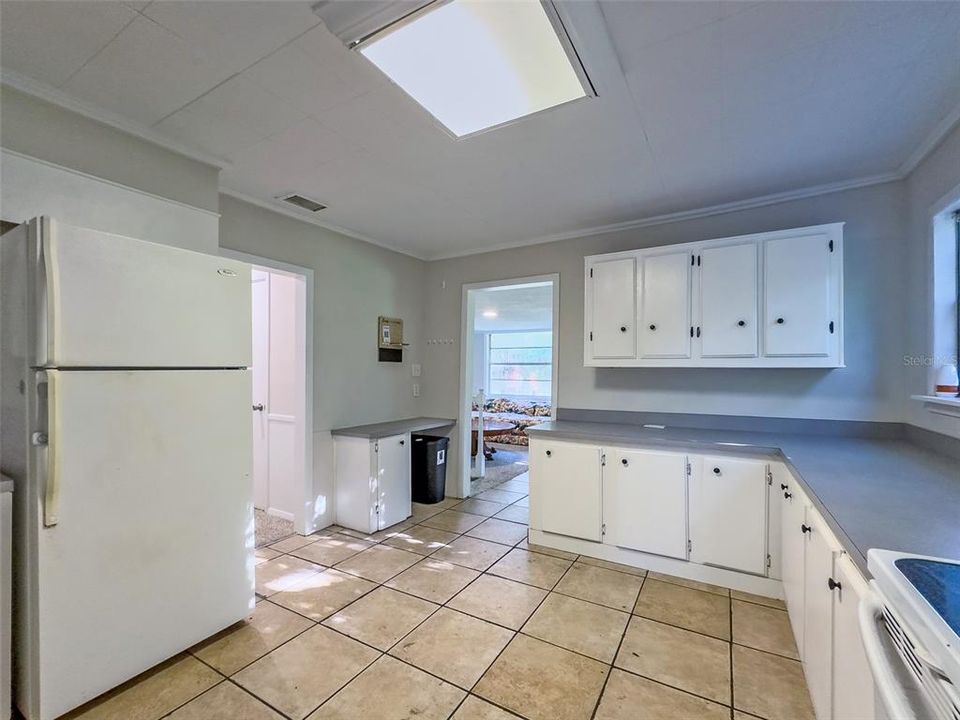 For Sale: $189,000 (3 beds, 2 baths, 932 Square Feet)