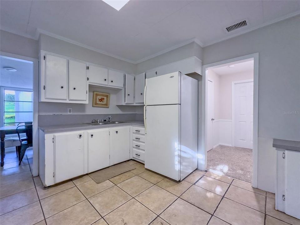 For Sale: $189,000 (3 beds, 2 baths, 932 Square Feet)