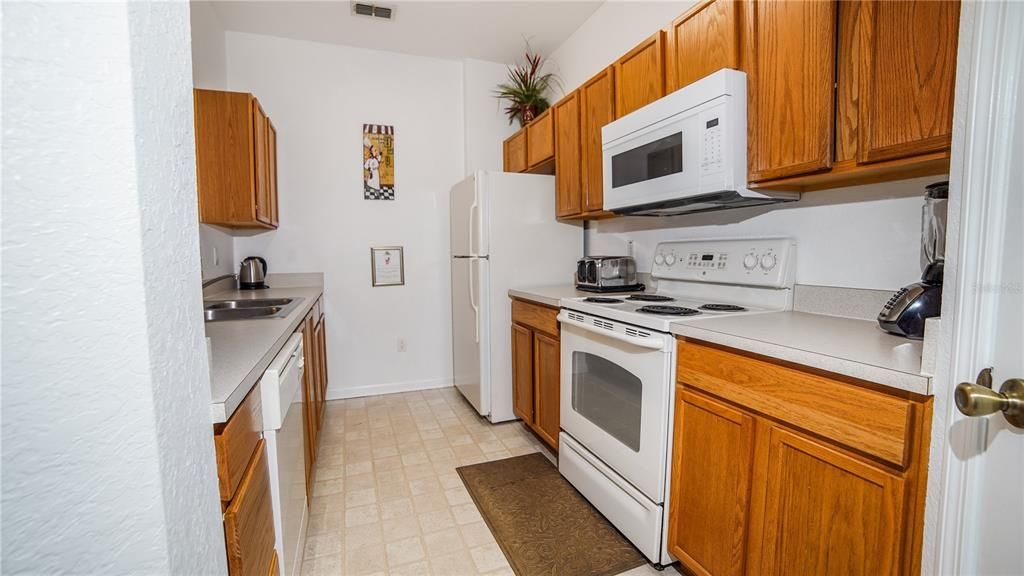 For Sale: $281,500 (2 beds, 2 baths, 1081 Square Feet)