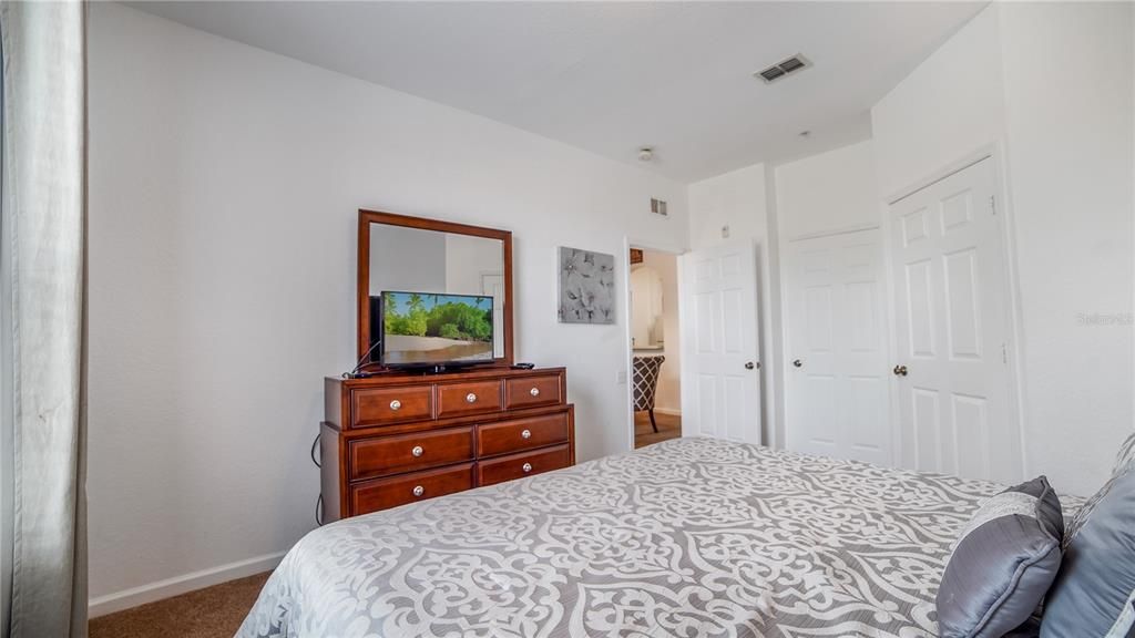 For Sale: $281,500 (2 beds, 2 baths, 1081 Square Feet)