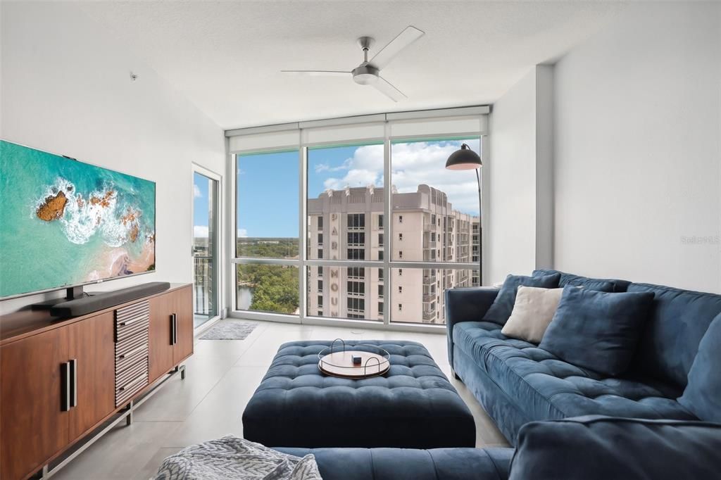 Active With Contract: $330,000 (1 beds, 1 baths, 797 Square Feet)