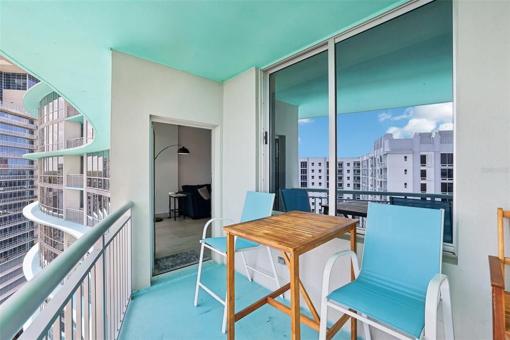 Active With Contract: $330,000 (1 beds, 1 baths, 797 Square Feet)