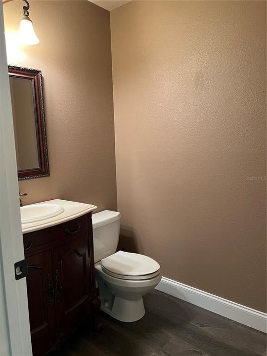 Powder room 1/2 bath