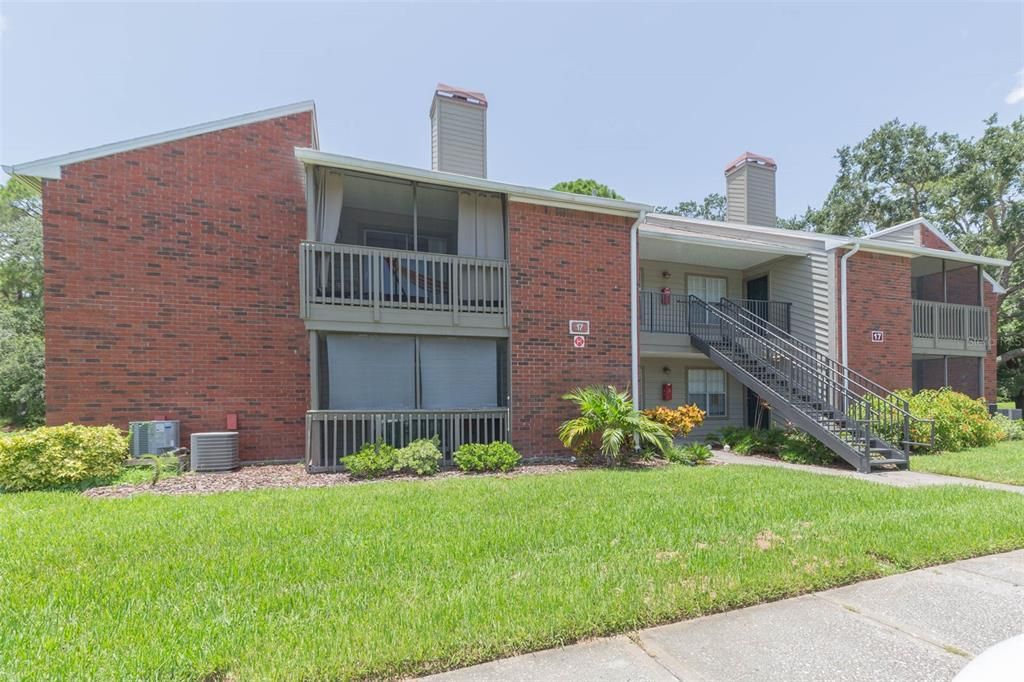 Active With Contract: $199,900 (2 beds, 2 baths, 940 Square Feet)