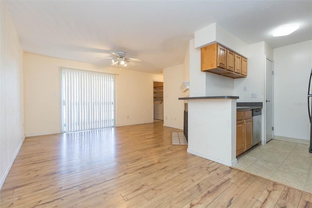 Active With Contract: $199,900 (2 beds, 2 baths, 940 Square Feet)