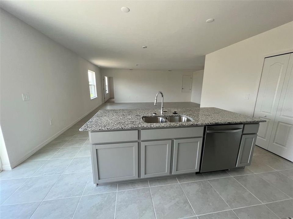 For Sale: $345,000 (4 beds, 2 baths, 1813 Square Feet)