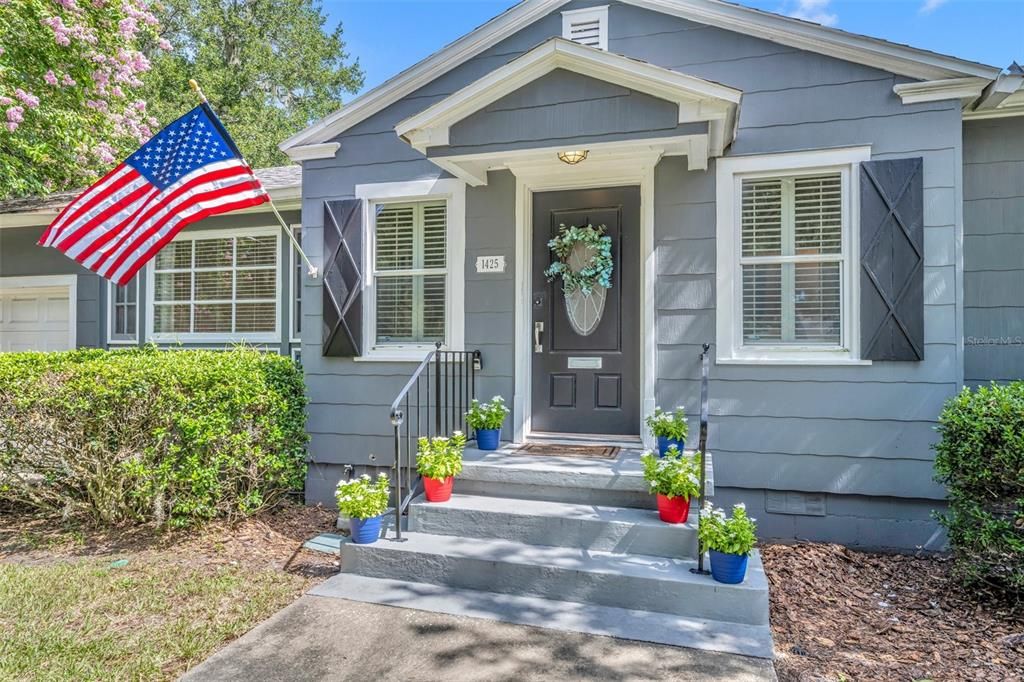 Welcome to charming 1425 W Yale Street in Orlando's College Park neighborhood.