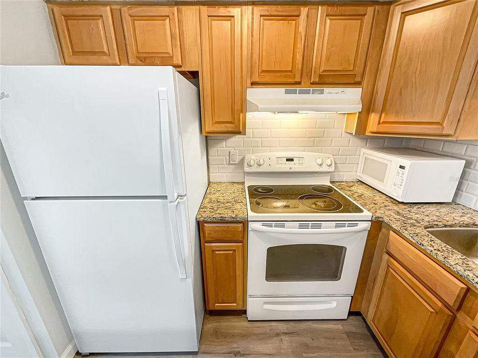 For Sale: $256,000 (2 beds, 2 baths, 1156 Square Feet)