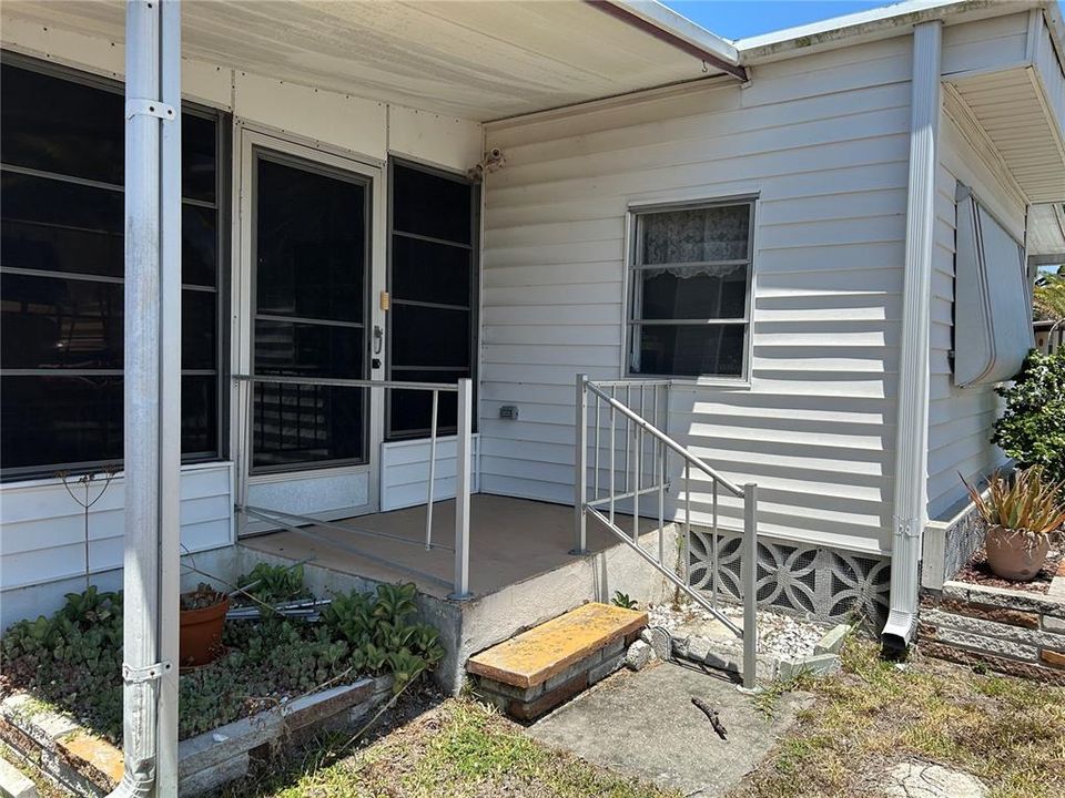 Front Entrance leading to Lanai