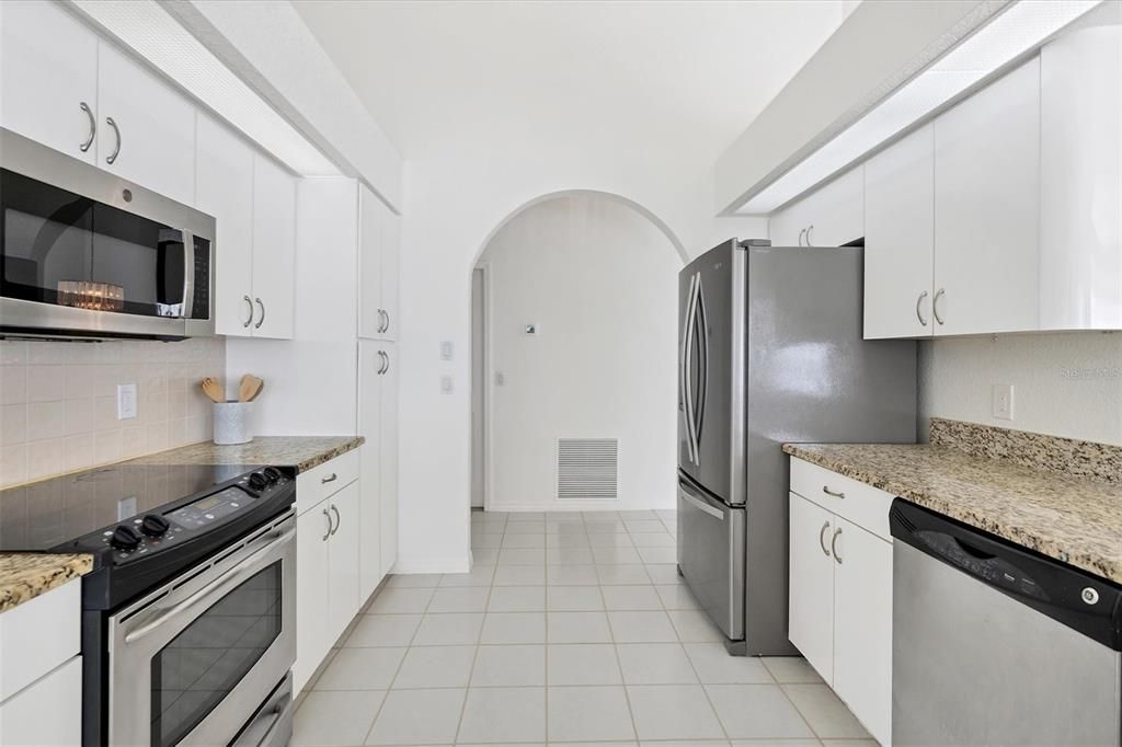 Active With Contract: $949,000 (3 beds, 2 baths, 2170 Square Feet)