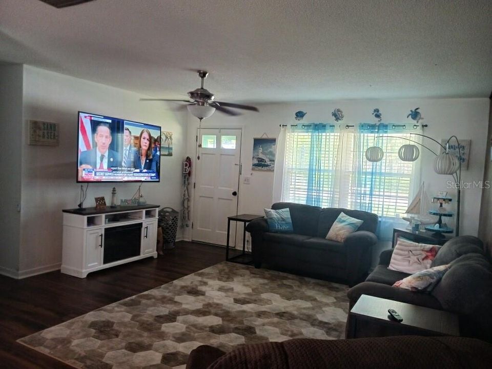 For Sale: $180,000 (3 beds, 1 baths, 1092 Square Feet)