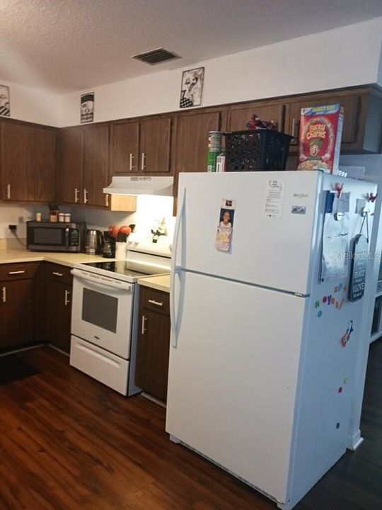 For Sale: $180,000 (3 beds, 1 baths, 1092 Square Feet)