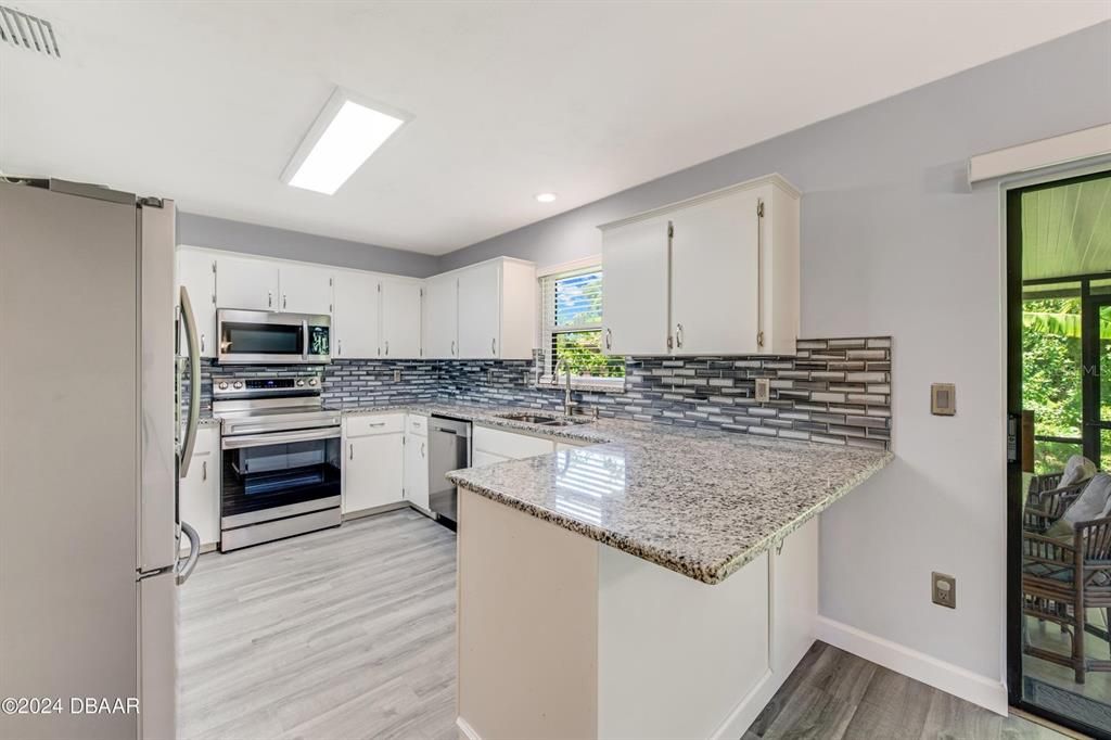 Kitchen w/ Granite