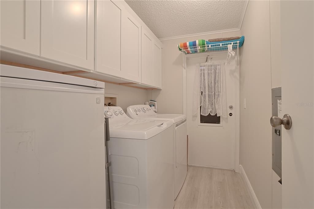 Active With Contract: $259,900 (2 beds, 2 baths, 1155 Square Feet)