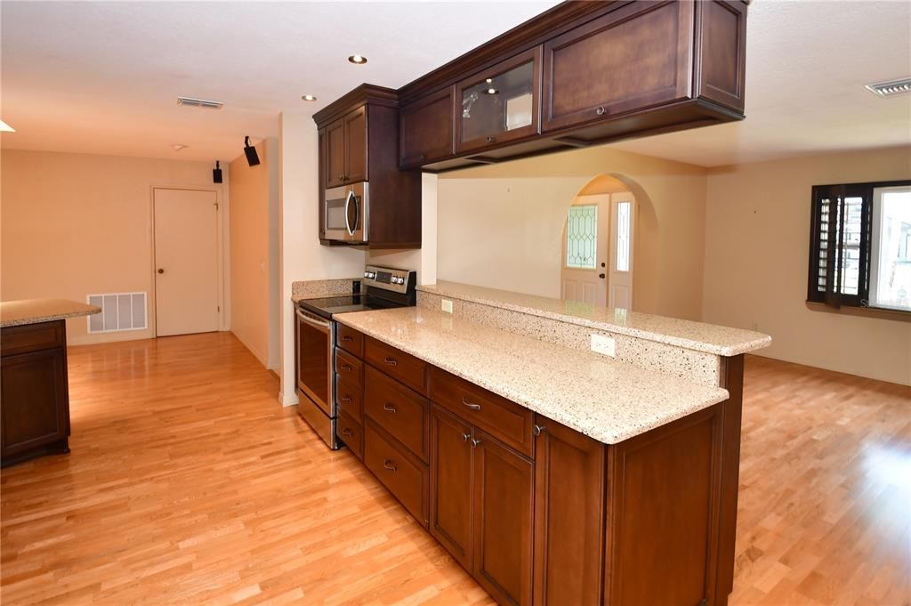 For Sale: $574,500 (3 beds, 2 baths, 1782 Square Feet)