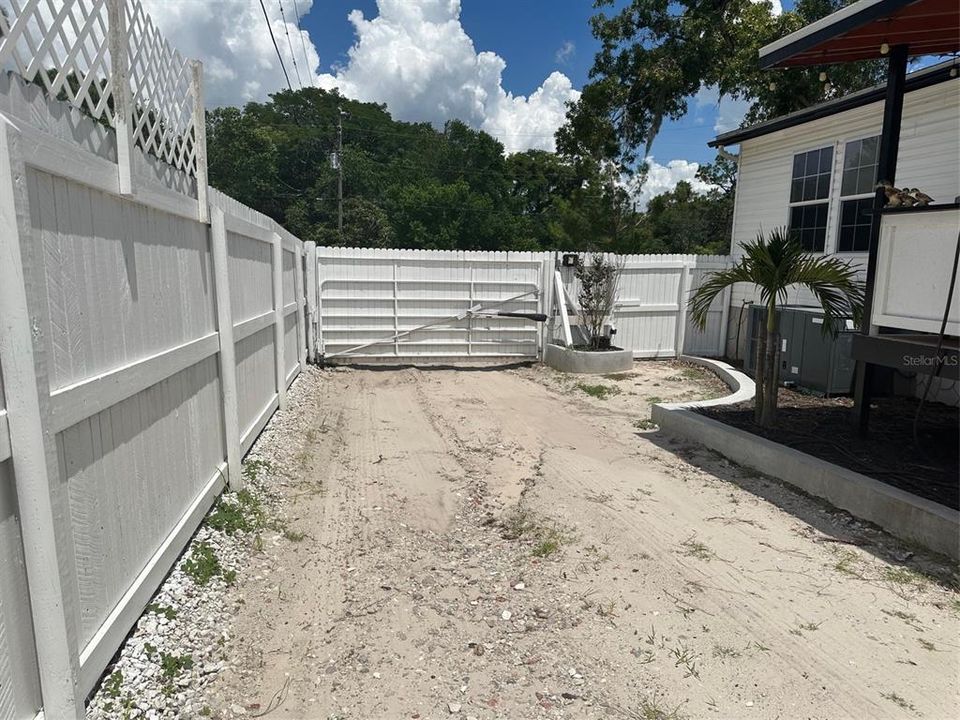 ELECTRONIC FRONT GATE AND WALK IN GATE