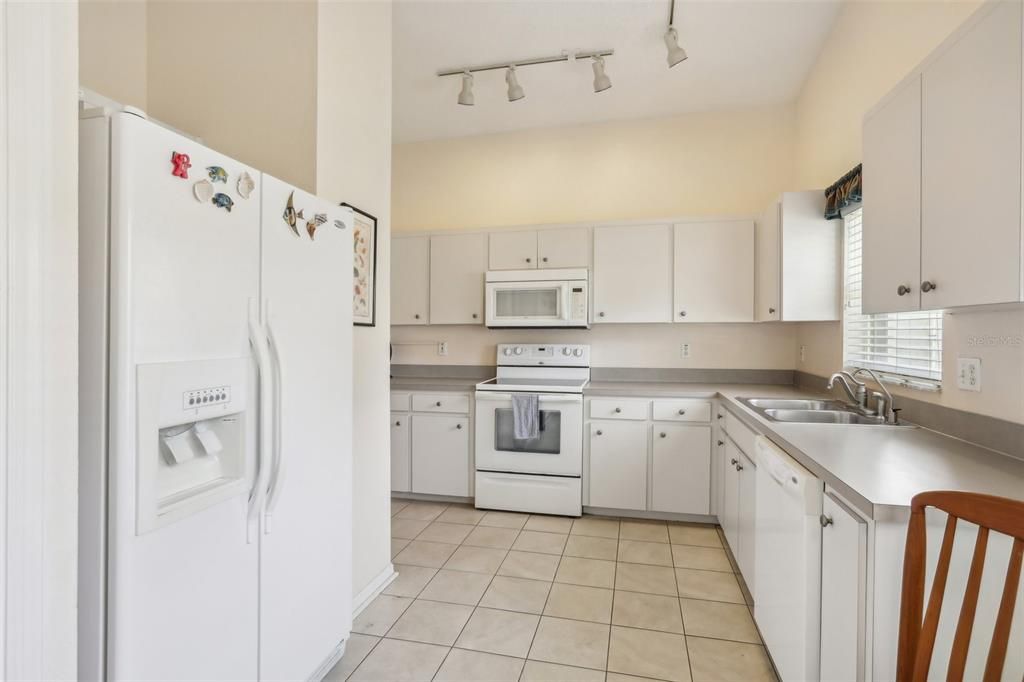 For Sale: $340,000 (3 beds, 2 baths, 1266 Square Feet)