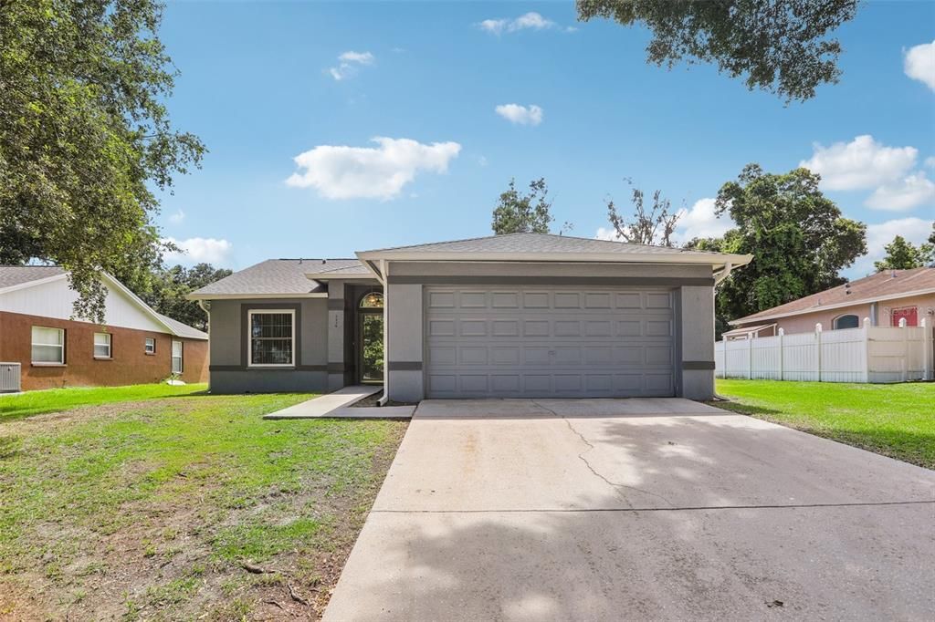 For Sale: $325,000 (3 beds, 2 baths, 1266 Square Feet)